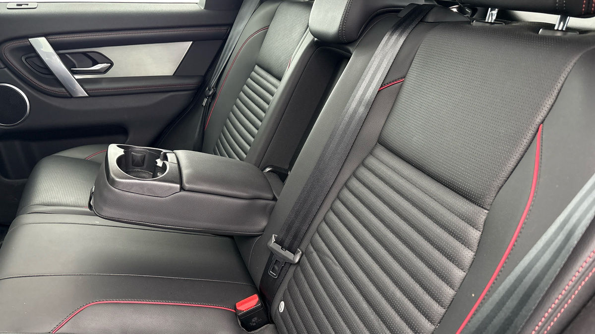 Land Rover Discovery Sport Image 9