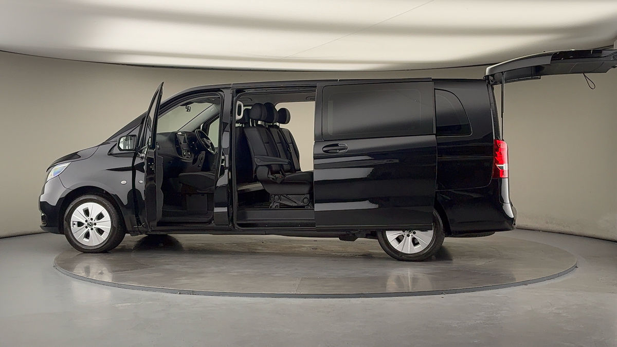 More views of Mercedes-Benz Vito