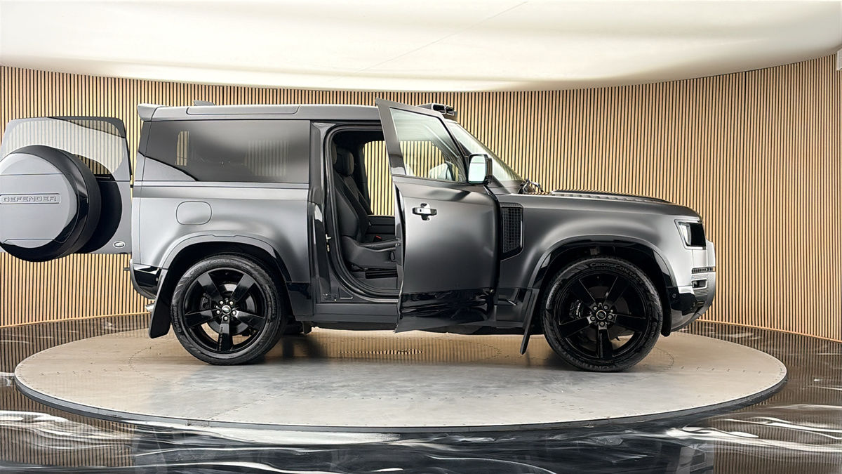 More views of Land Rover Defender 90