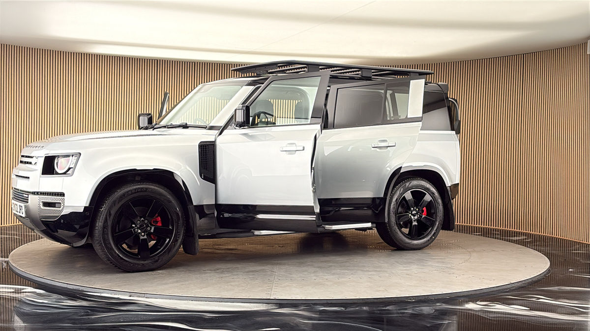 More views of Land Rover Defender 110