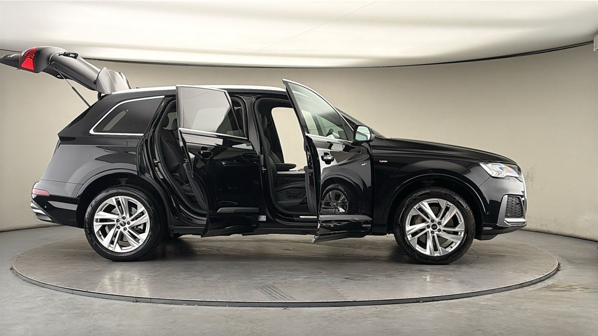 More views of Audi Q7