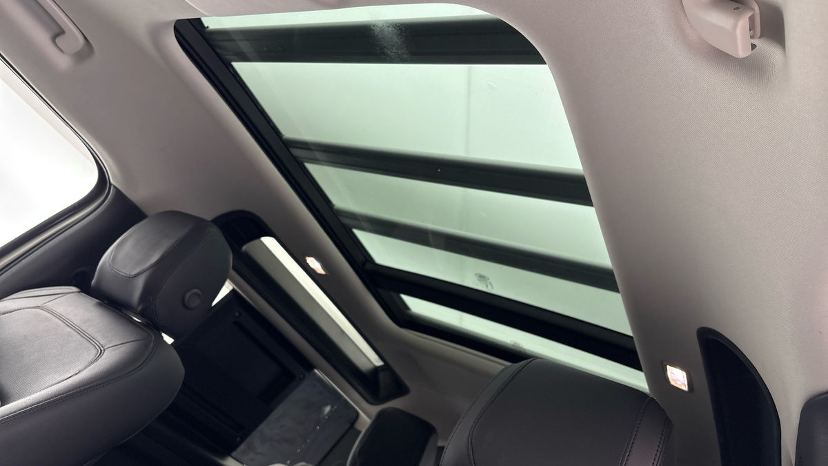 Land Rover Defender 90 Image 6