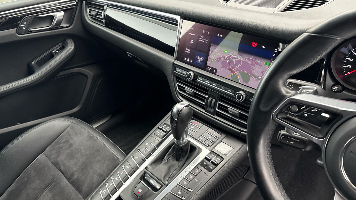 Porsche Macan Image 18