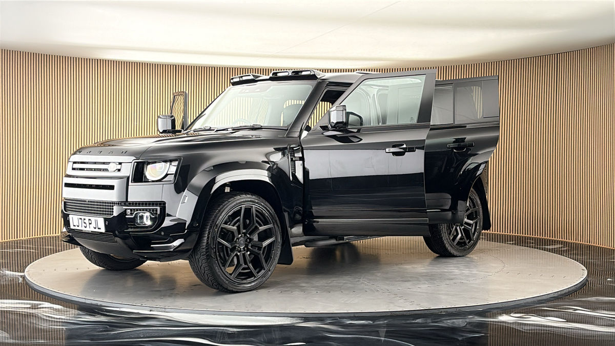 Land Rover Defender 110 Urban Image 22