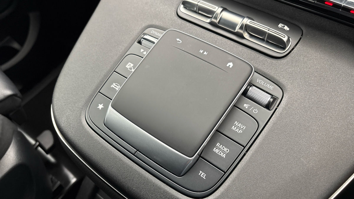 Mercedes-Benz V Class Image 26