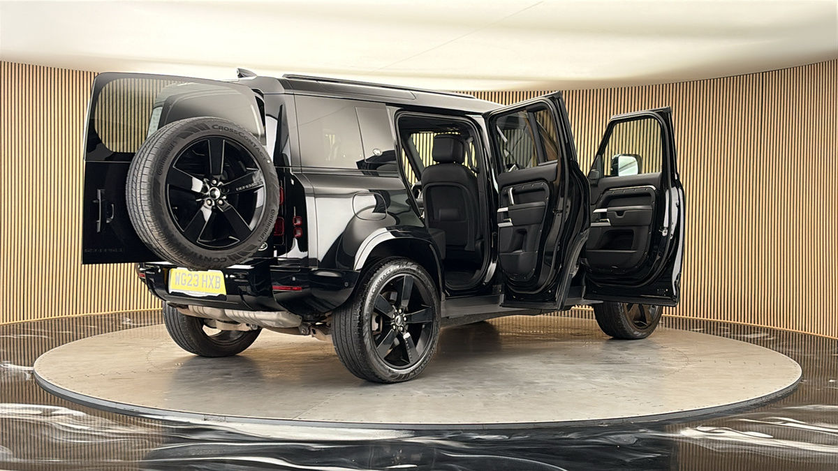 More views of Land Rover Defender 110
