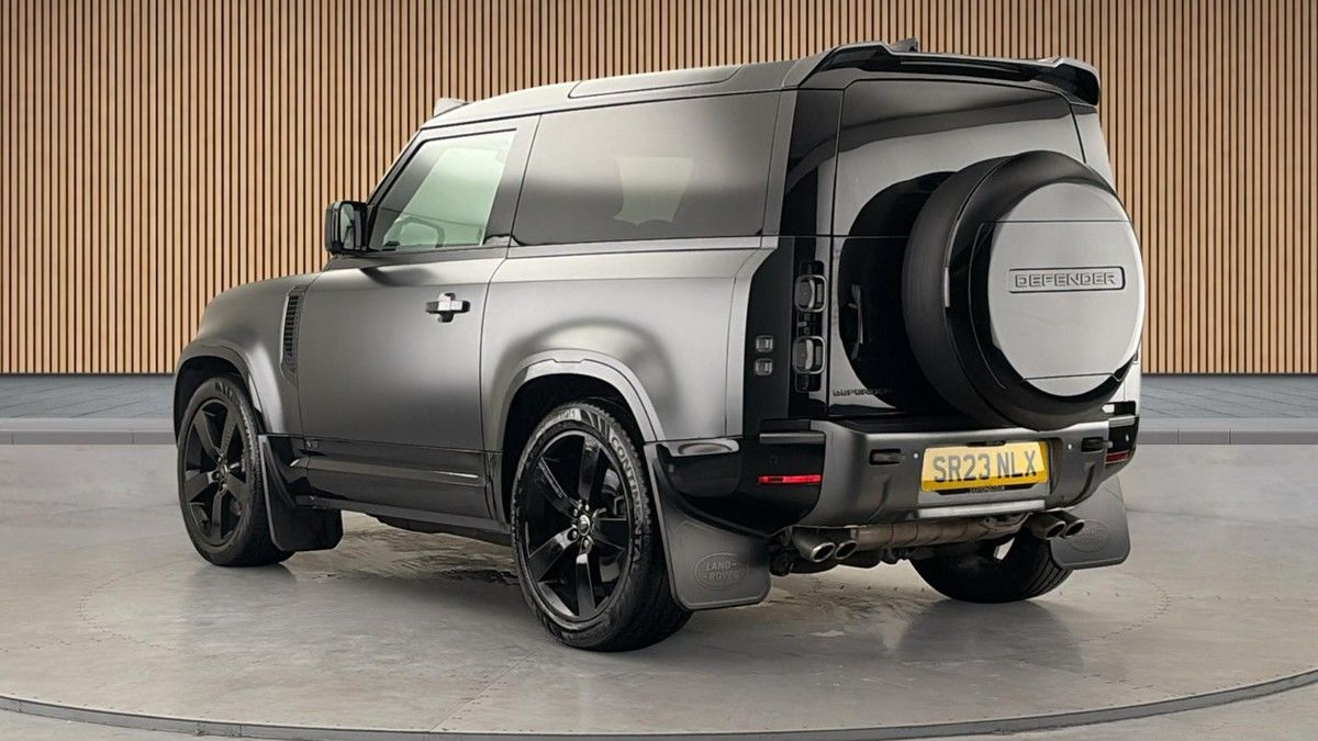 Land Rover Defender 90 Image 2