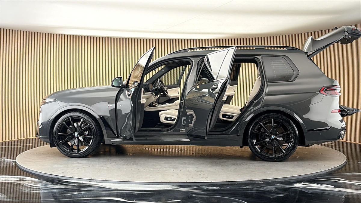 More views of BMW X7