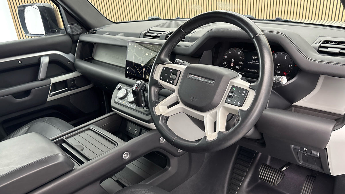 Land Rover Defender 110 Image 5