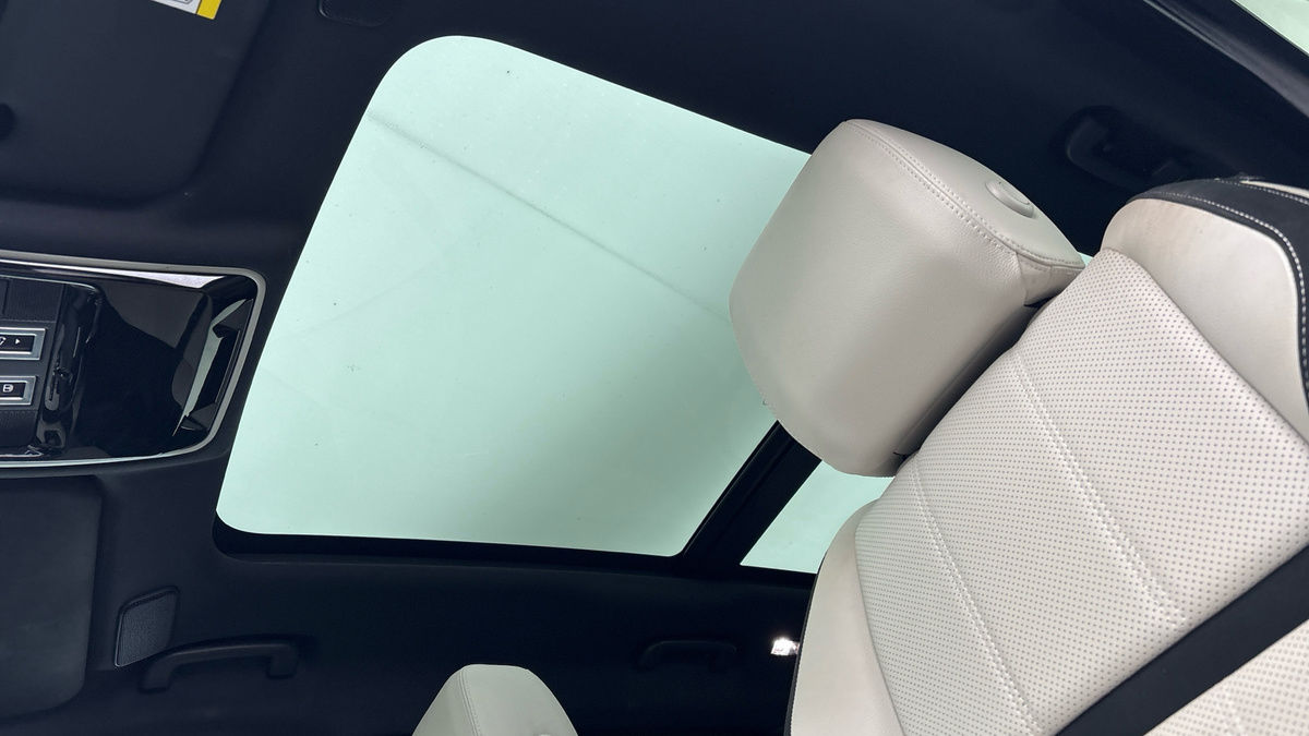 Land Rover Range Rover Velar Image 6