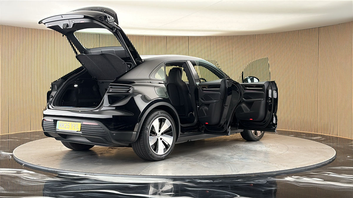 More views of Porsche Macan