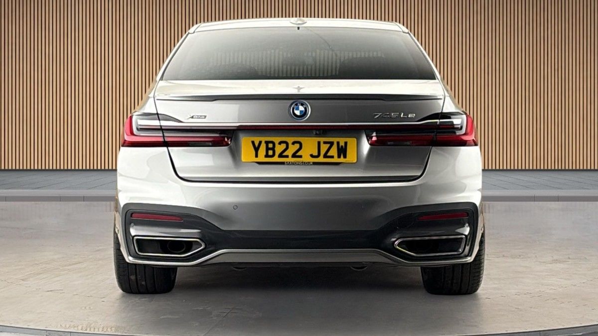BMW 7 Series Image 4