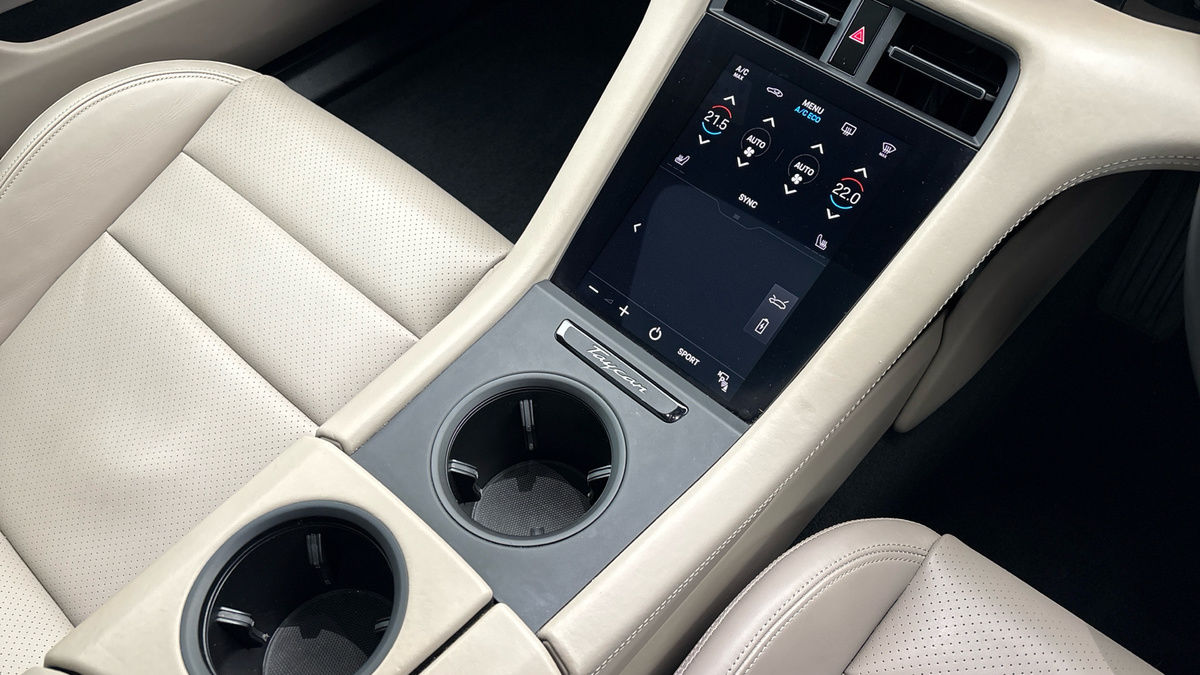 Porsche Taycan Image 18