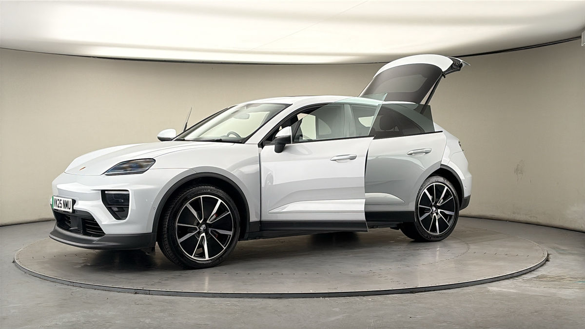 More views of Porsche Macan