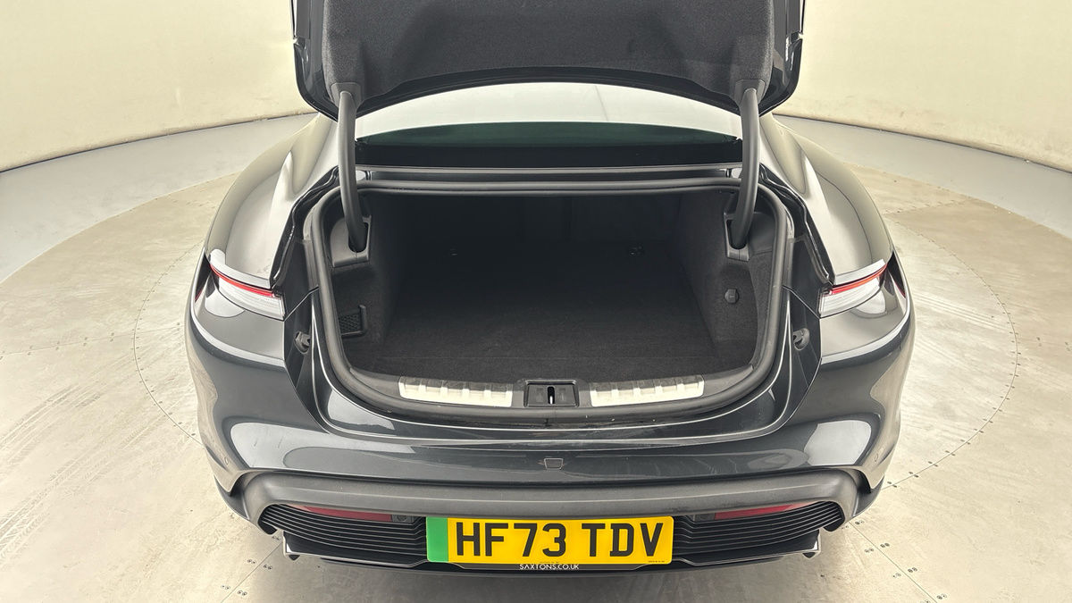 Porsche Taycan Image 11