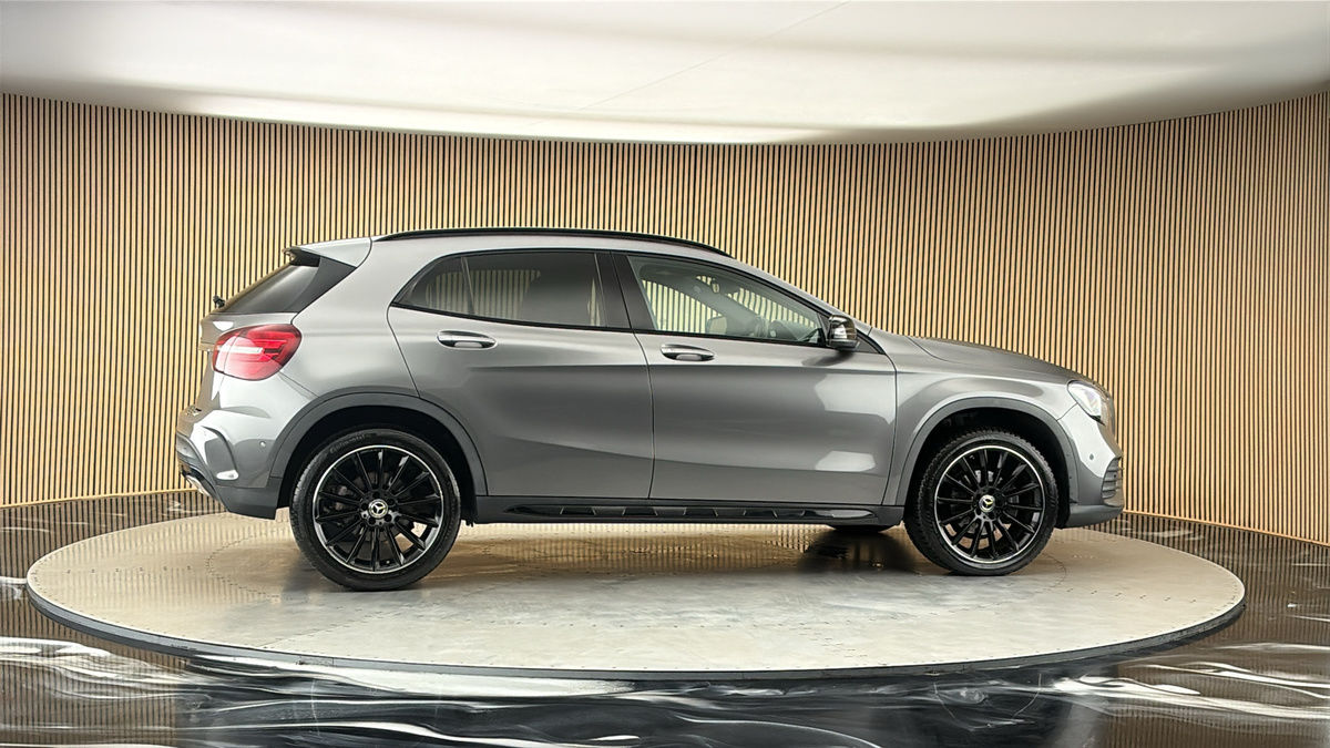More views of Mercedes-Benz GLA