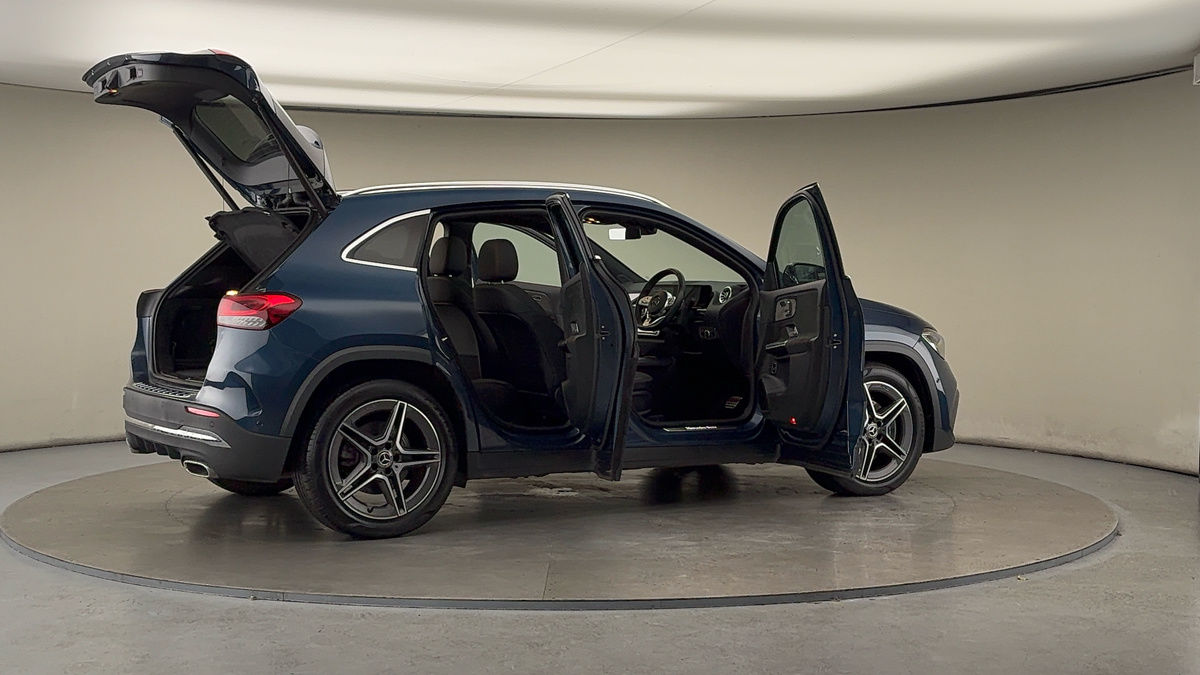 More views of Mercedes-Benz GLA