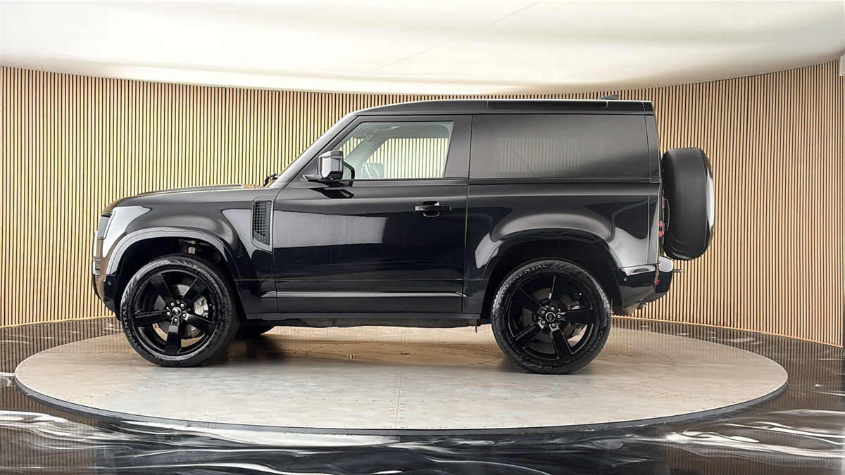 More views of Land Rover Defender 90