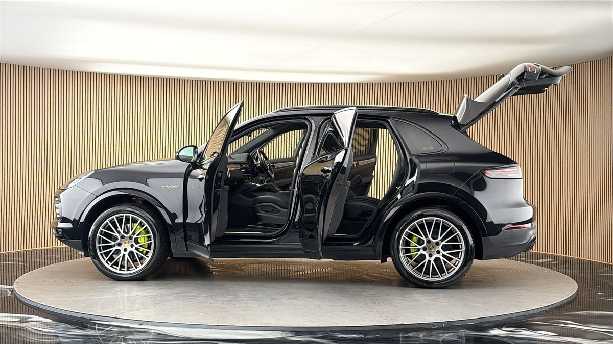 More views of Porsche Cayenne
