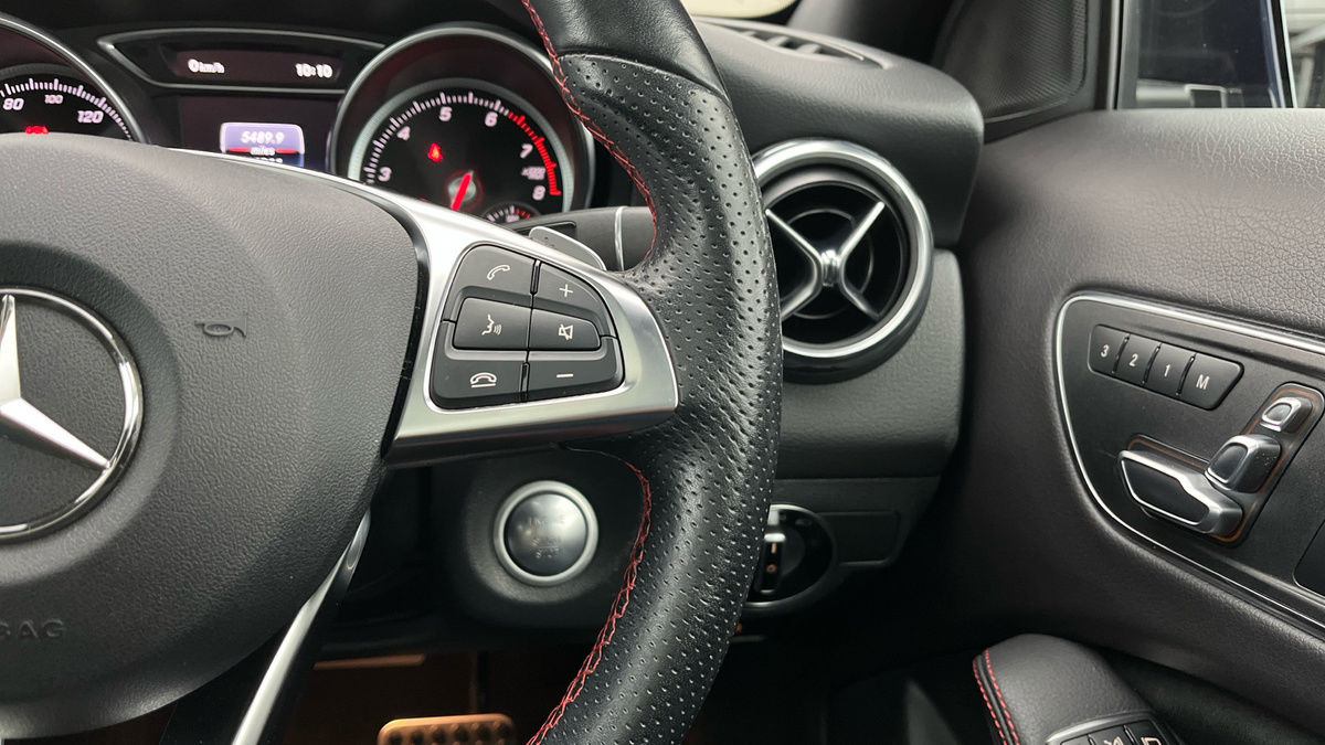 Mercedes-Benz GLA Image 14