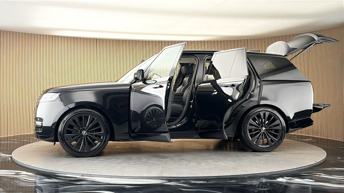 More views of Land Rover Range Rover