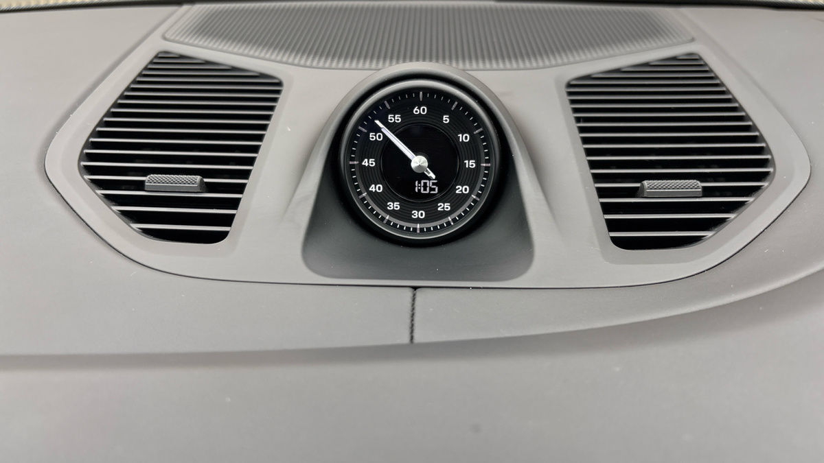 Porsche Cayenne Image 25