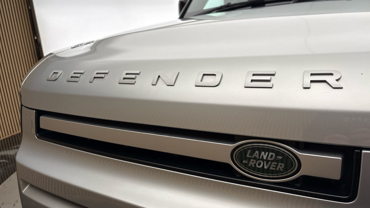 Land Rover Defender 90 Image 24