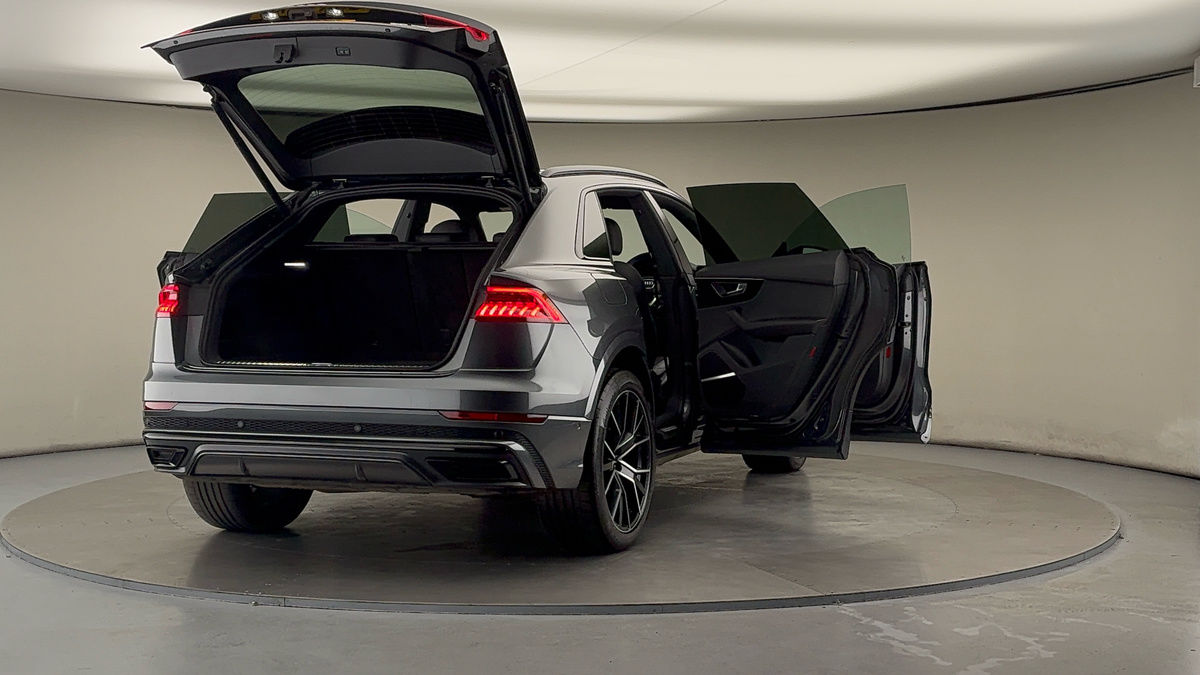 More views of Audi Q8