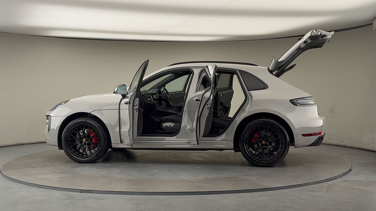 More views of Porsche Macan