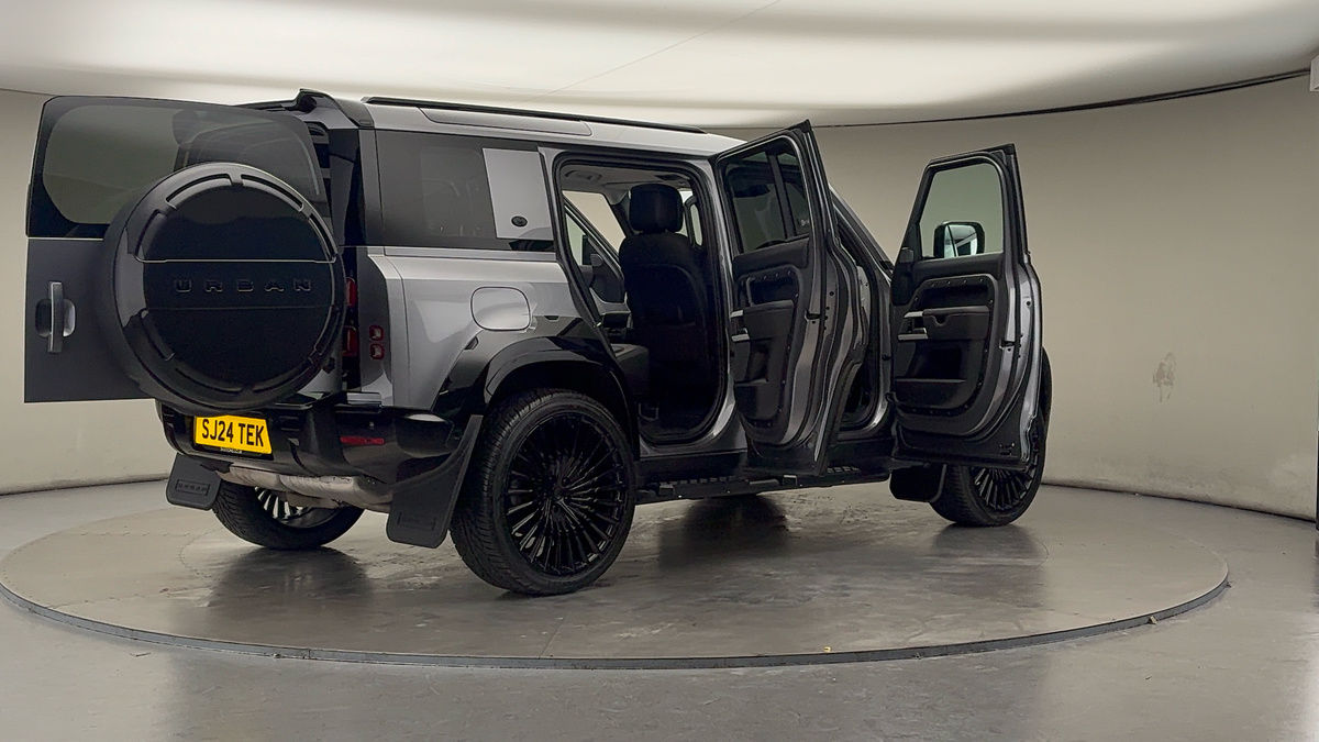 More views of Land Rover Defender 110