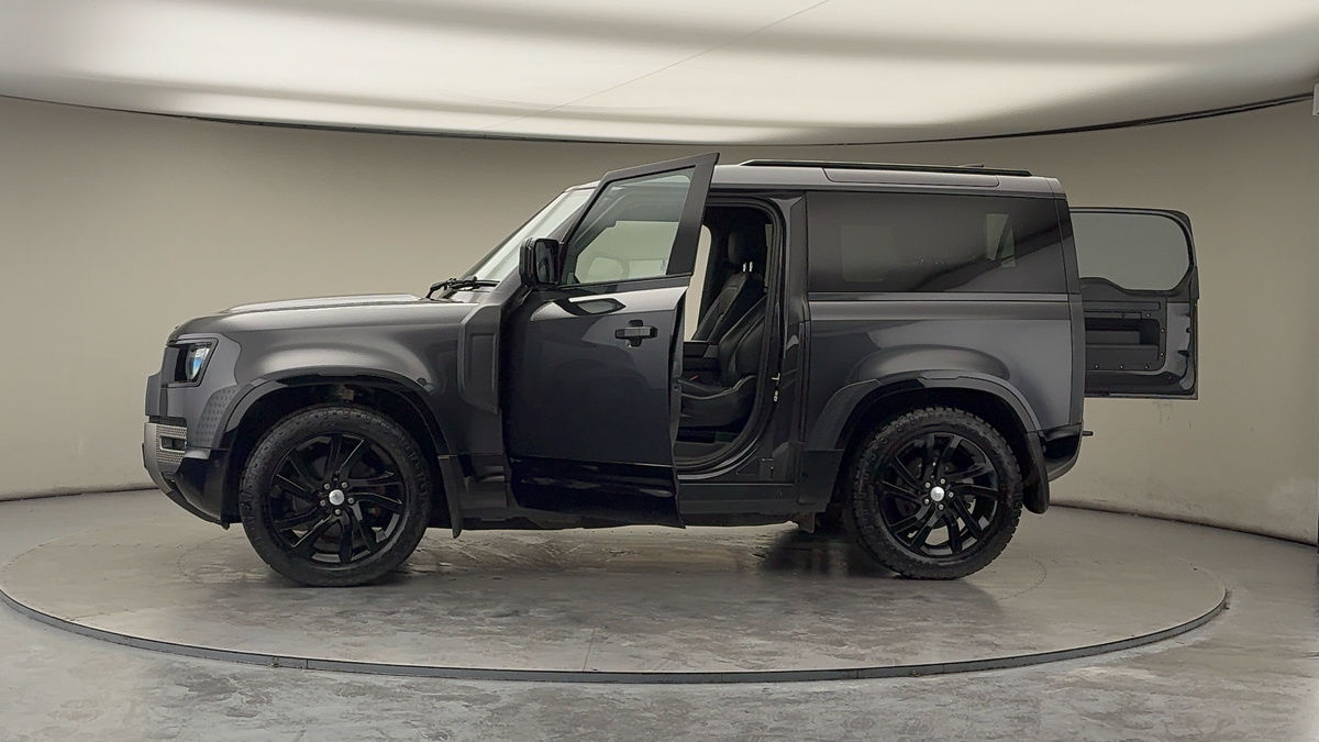 More views of Land Rover Defender 90