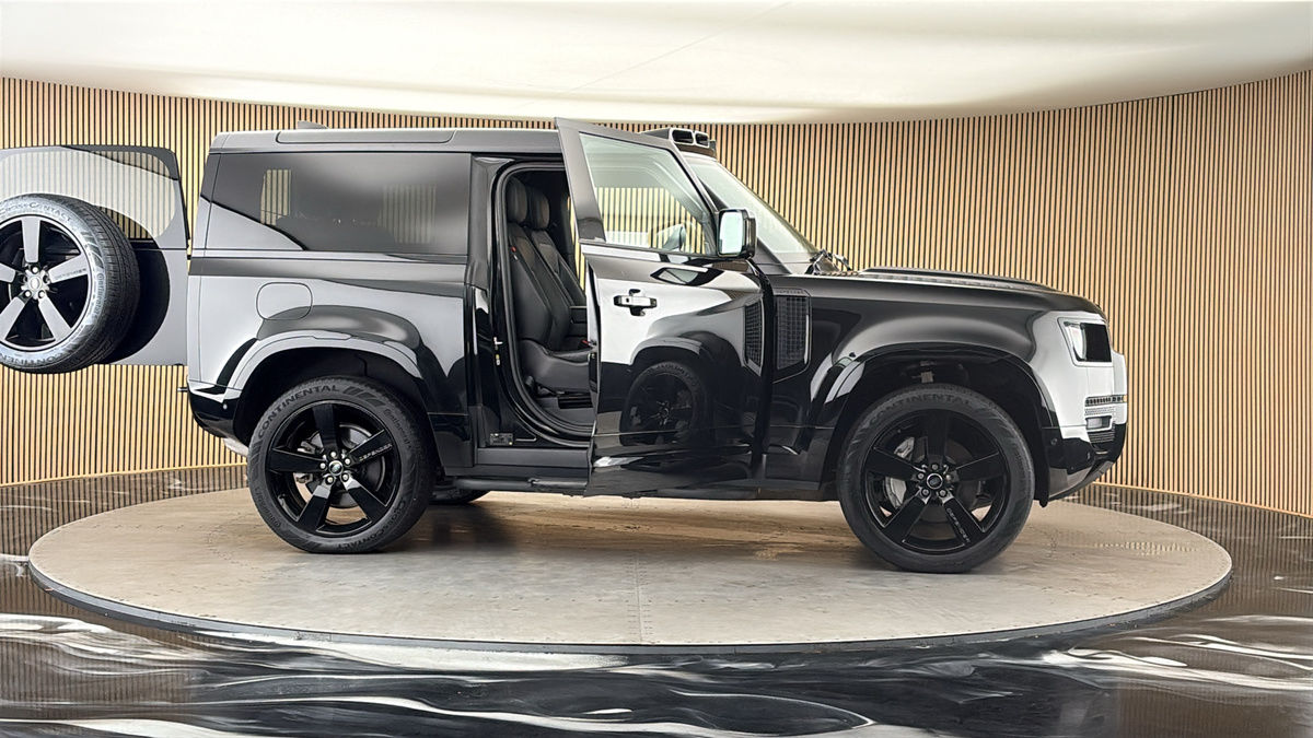 More views of Land Rover Defender 90
