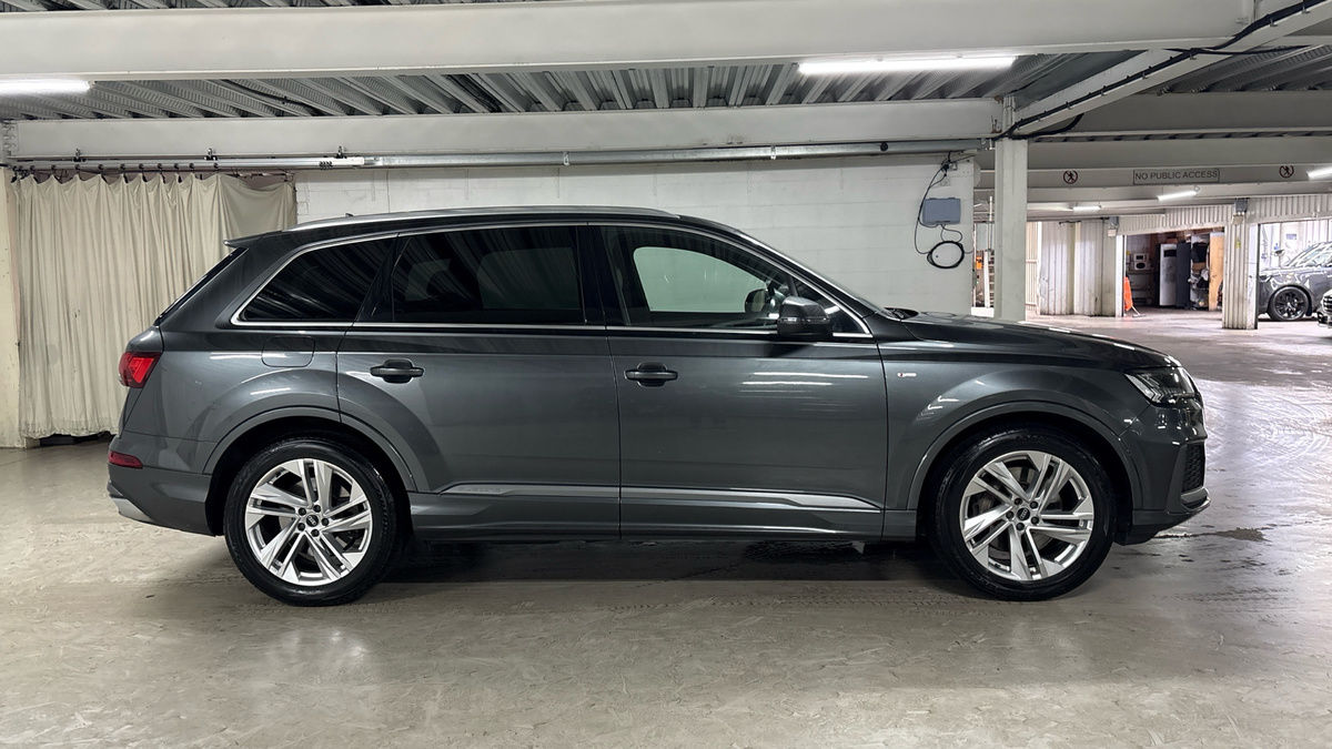 Audi Q7 Image 16
