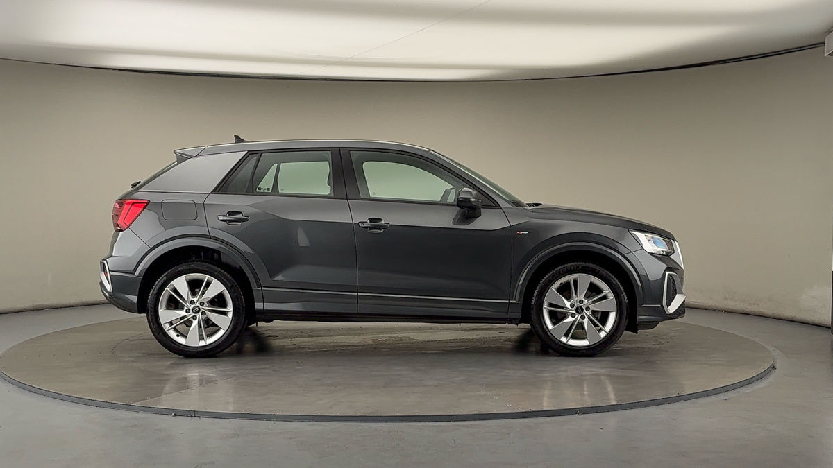 Audi Q2 Image 16