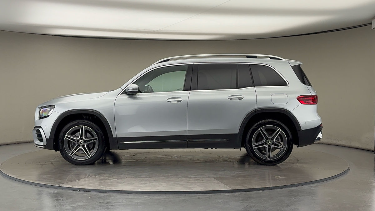 Mercedes-Benz GLB Image 15