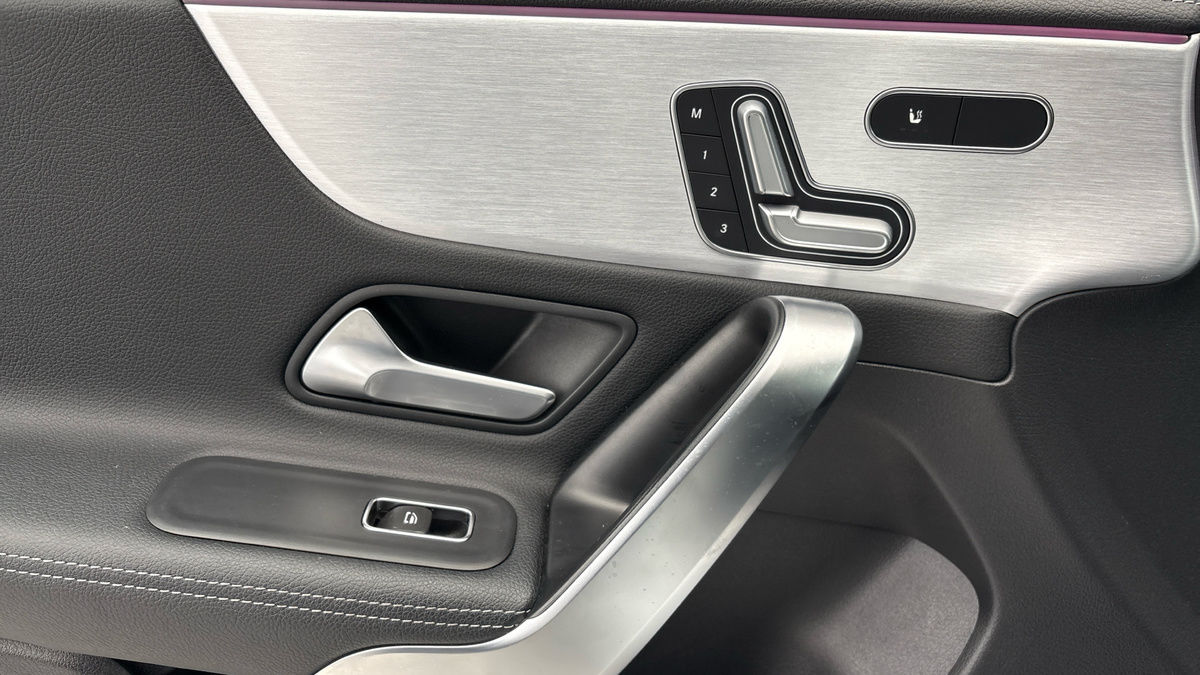 Mercedes-Benz CLA Image 19