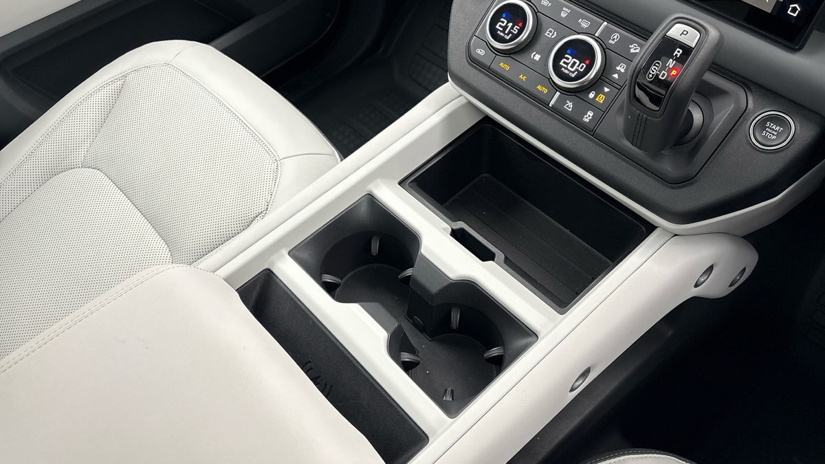 Land Rover Defender 110 Urban Image 18