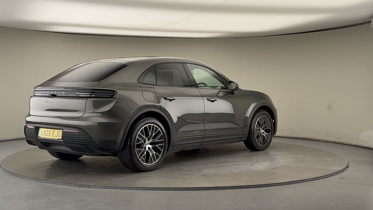 Porsche Macan Image 22