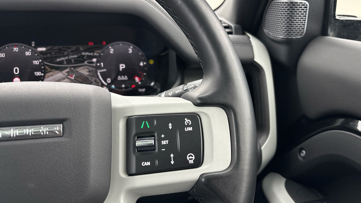 Land Rover Defender 90 Image 14