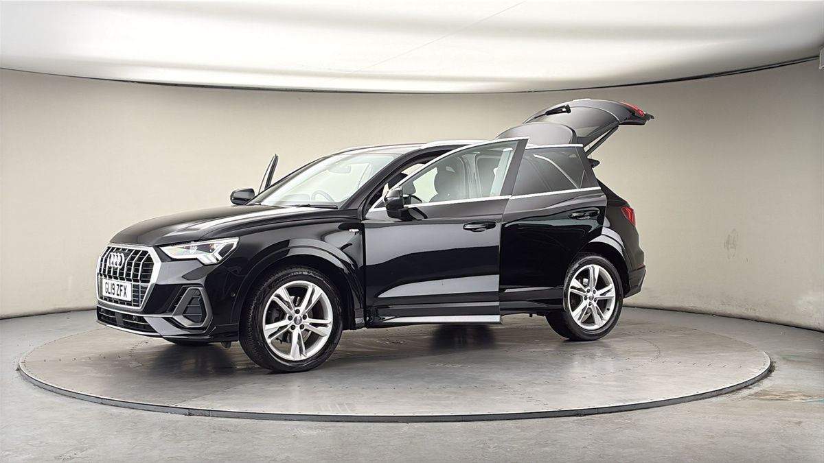 More views of Audi Q3