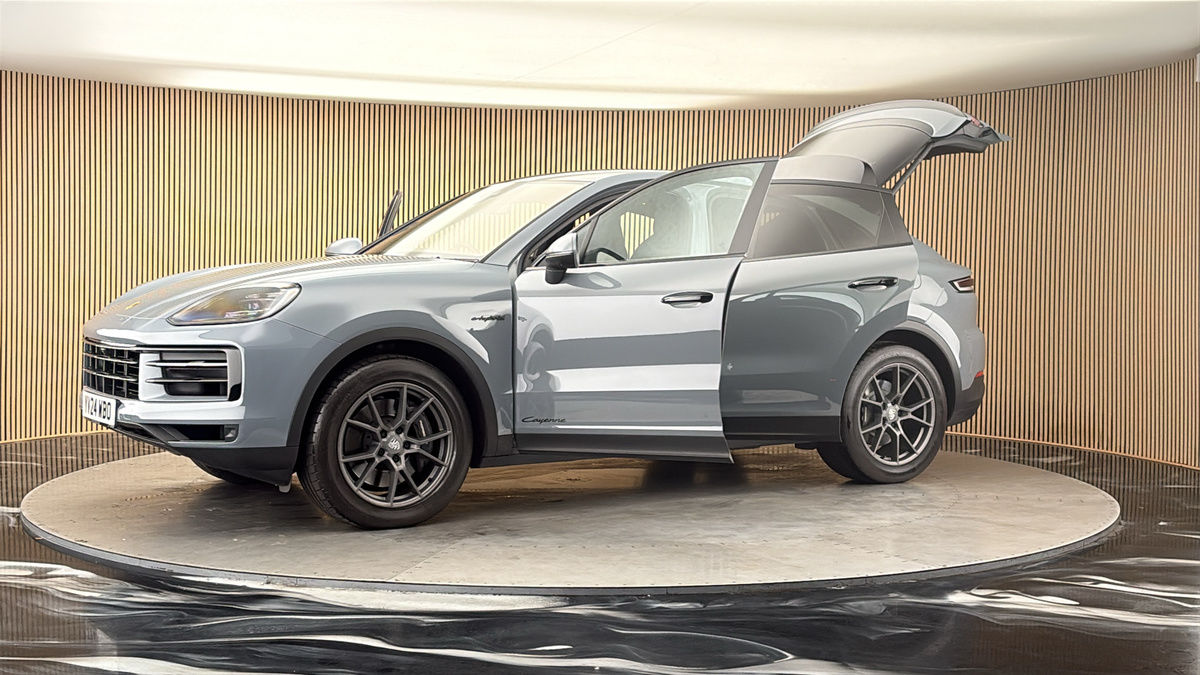More views of Porsche Cayenne