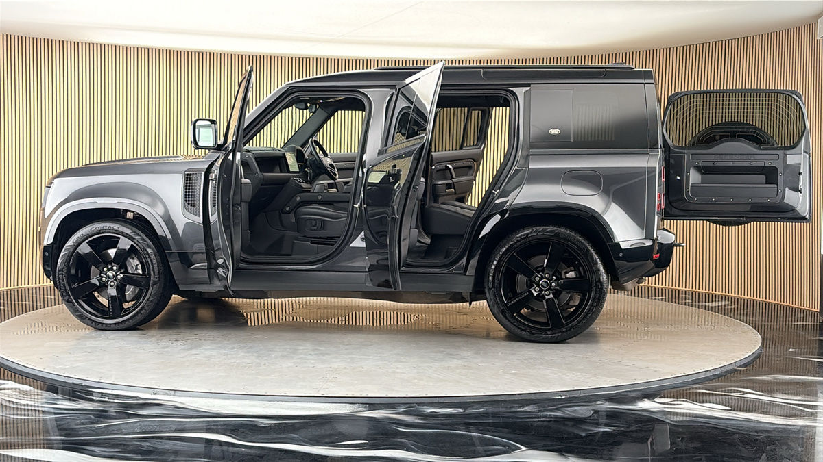 More views of Land Rover Defender 110