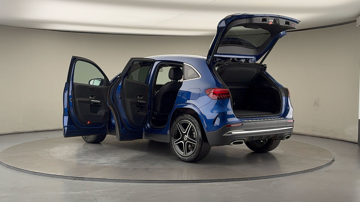 More views of Mercedes-Benz GLA