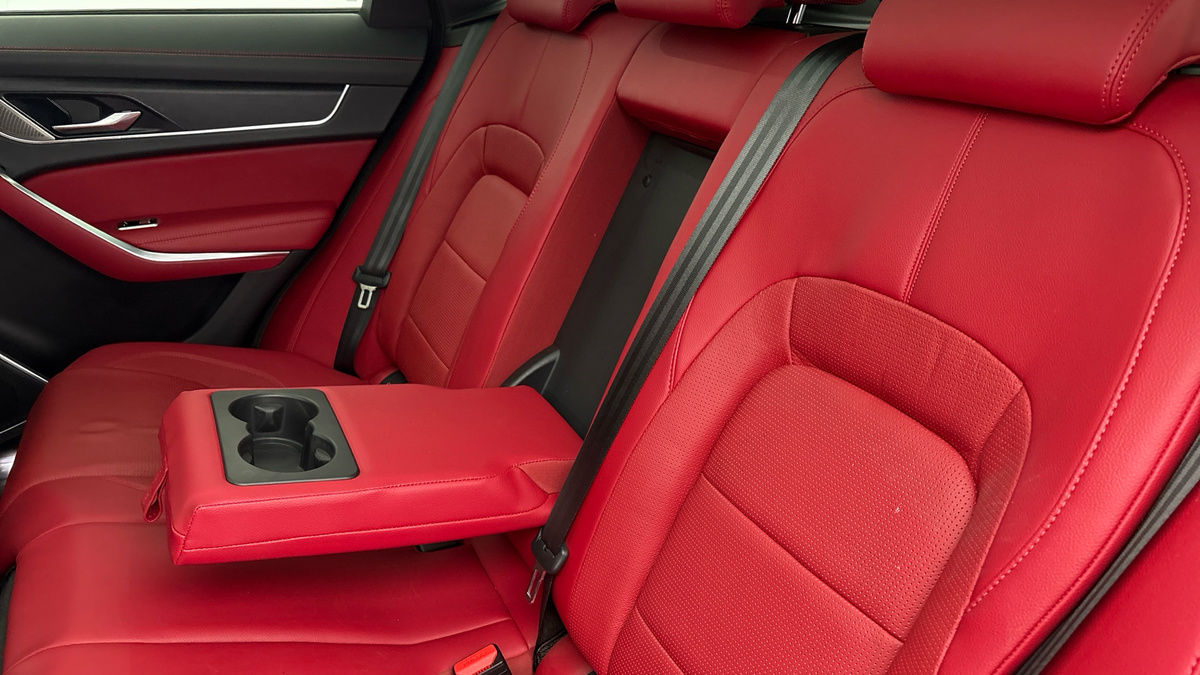 Jaguar F-PACE Image 9