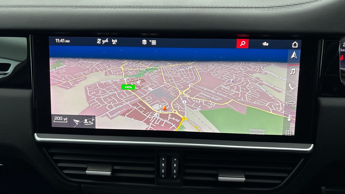 Porsche Cayenne Image 17