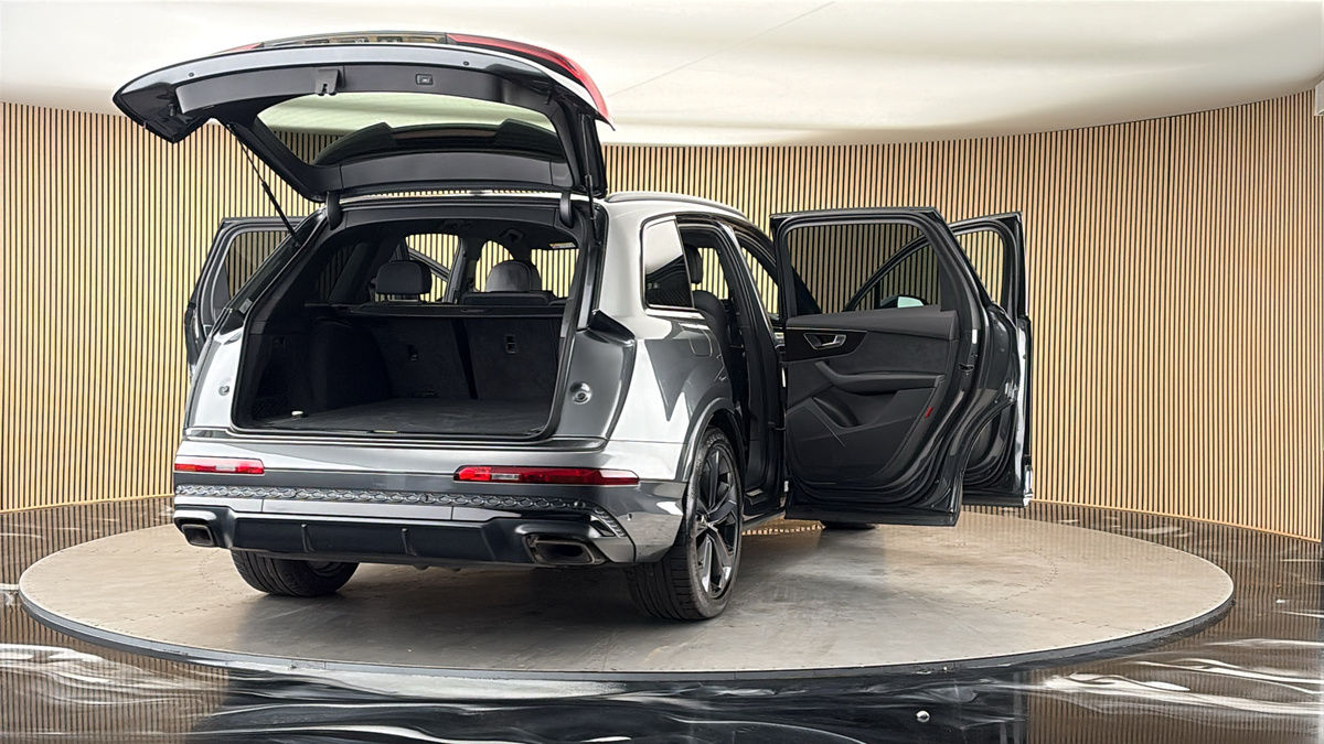 More views of Audi Q7