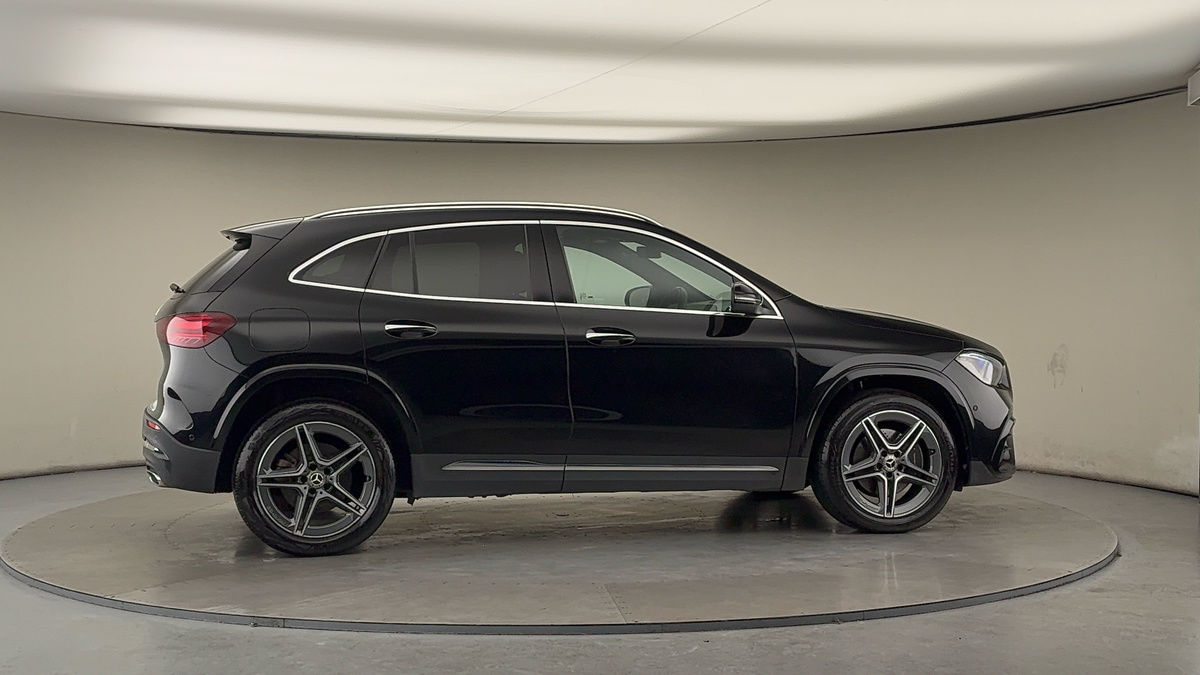 More views of Mercedes-Benz GLA