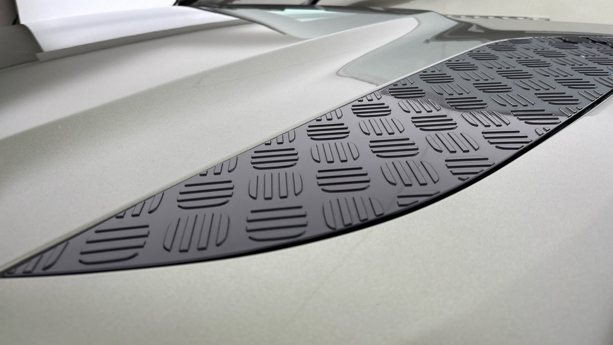 Land Rover Defender 90 Image 25