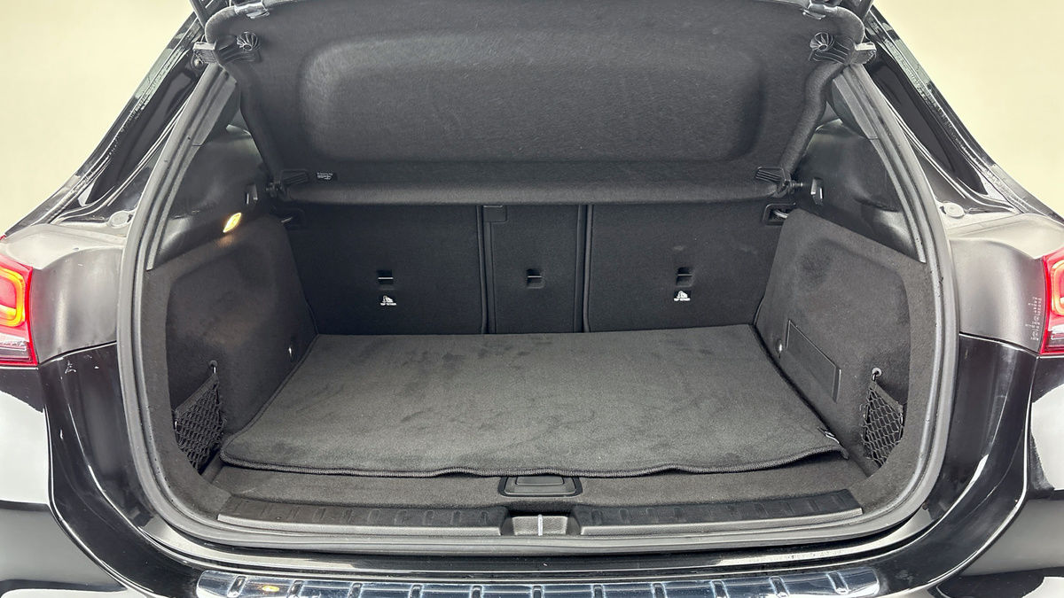 Mercedes-Benz GLA Image 11