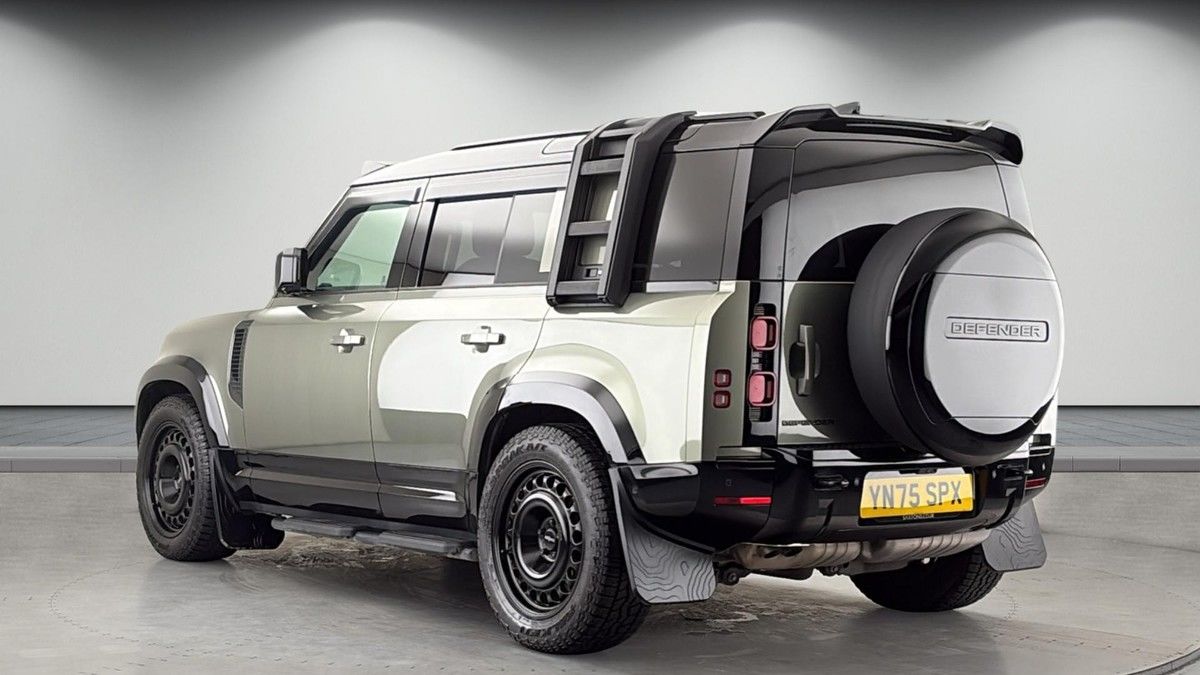 Land Rover Defender 110 Image 2